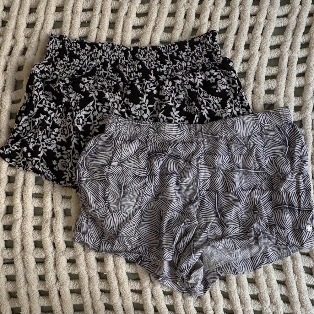 Printed floral shorts bundle-up!